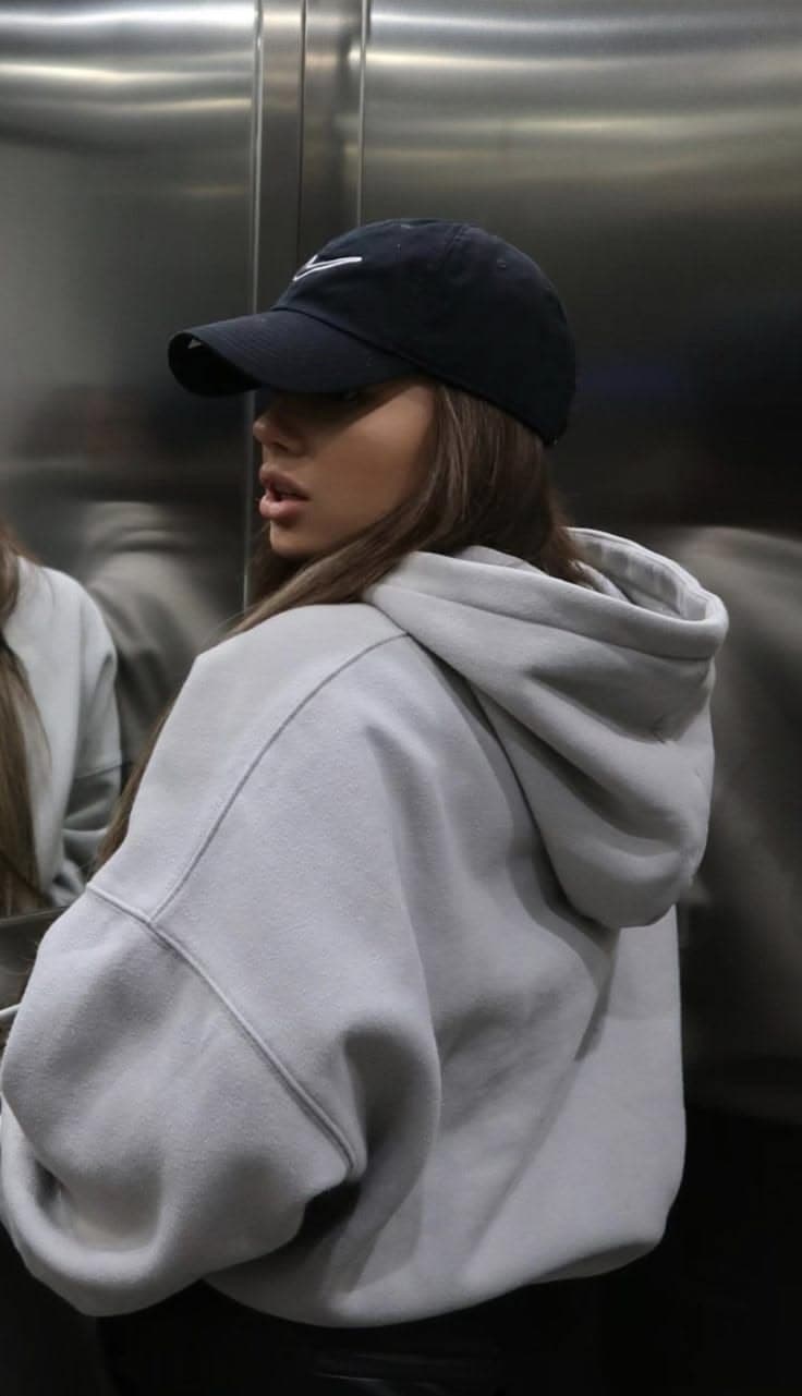 Hoodies & Sweatshirts